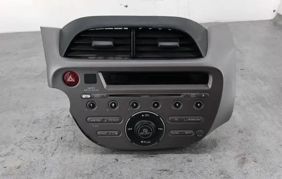 Radio/CD/DVD/GPS head unit