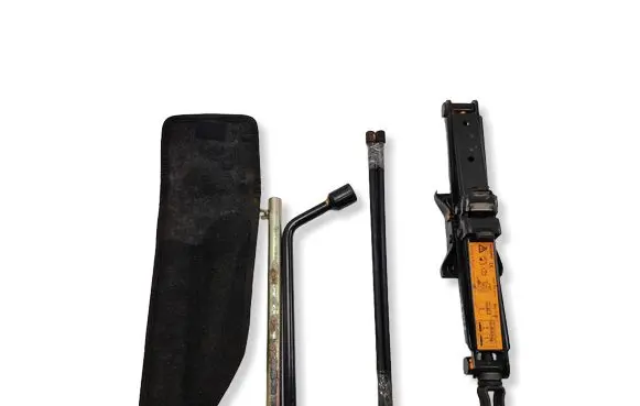 Nissan Navara D40 Tool set 99550EB300