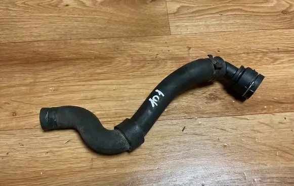 Engine coolant pipe/hose