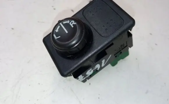 Nissan Primera Wing mirror switch
