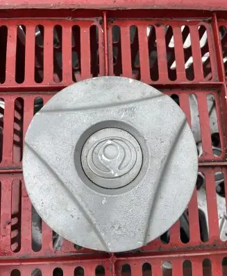 Mazda 626 Original wheel cap C00137191