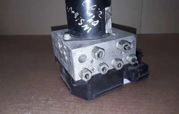 Opel Insignia A ABS Pump 13328651 16817011 16312211