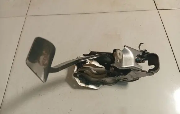 Honda CR-V Clutch pedal