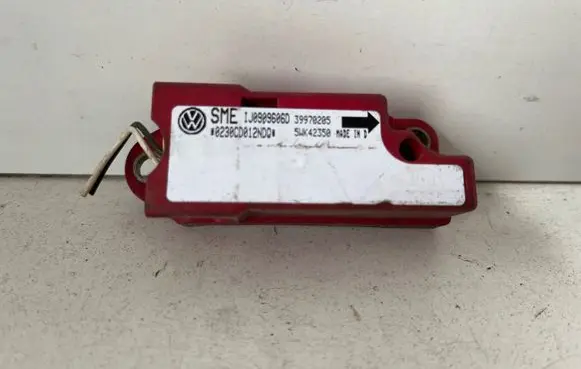 Volkswagen Golf IV Airbag deployment crash/impact sensor 1J0909606D 5WK42350 39970205