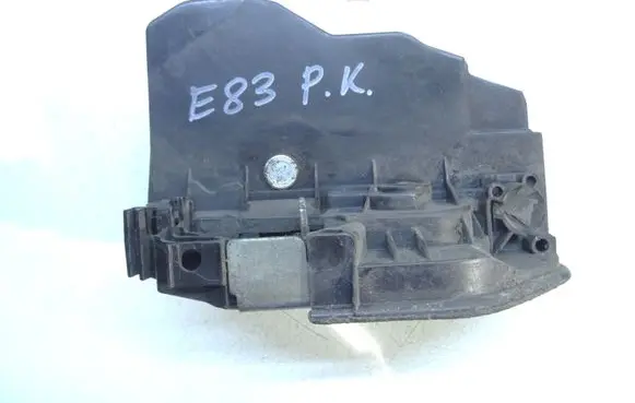 BMW X3 E83 Front door lock 7167073