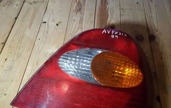 Toyota Avensis T220 Rear/tail lights