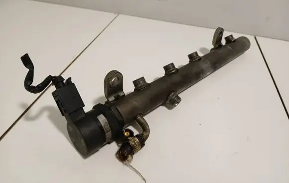 Mercedes-Benz R W251 Fuel main line pipe A6420700495 10024483 2005513