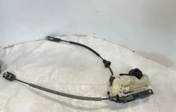 Volkswagen Golf VI Loading door lock 5K4839015M