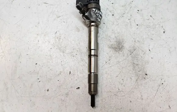 Volkswagen Touran III Fuel injector 04L130277AD