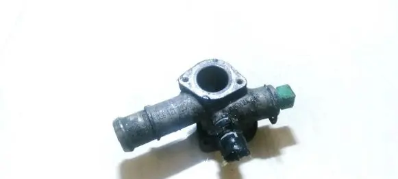 Volkswagen PASSAT B5.5 Engine coolant pipe/hose 038121133a