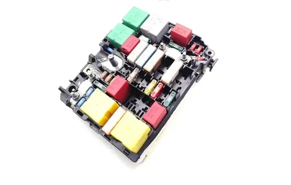 Peugeot 208 Fuse module 9804846880