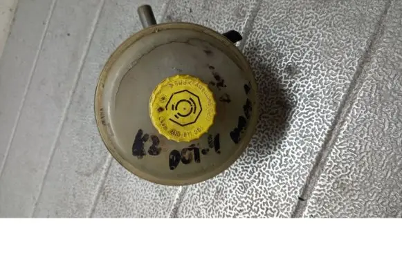 Brake fluid reservoir