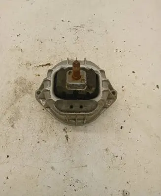 BMW 1 E81 E87 Engine mount bracket