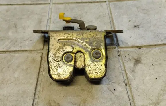 Mitsubishi Carisma Tailgate/trunk/boot lock/catch/latch