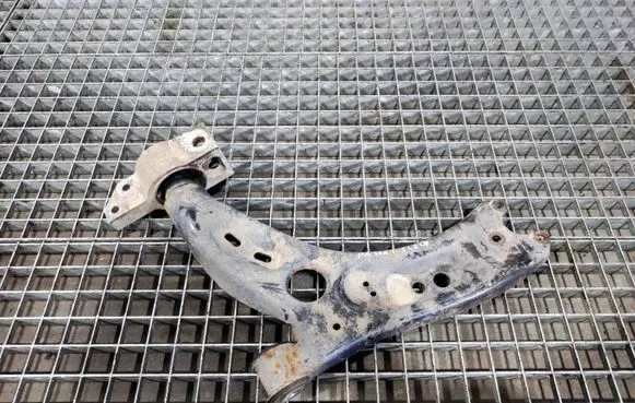 Volkswagen PASSAT B7 Front control arm 5n0407151
