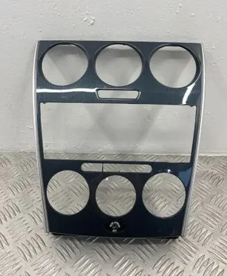 Radio/GPS head unit trim