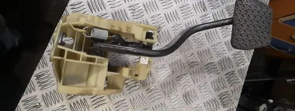 BMW 5 E60 E61 Brake pedal 676922103