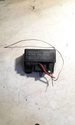 Mercedes-Benz C W203 Glow plug pre-heat relay 0255452832 899075000
