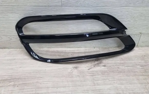 Rear bumper trim bar molding