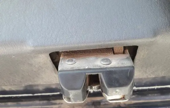 Mitsubishi Carisma Tailgate/trunk/boot lock/catch/latch