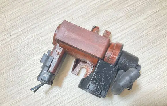 Volvo S40 Turbo solenoid valve 6G9Q9E882