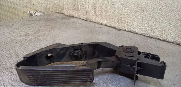 Mercedes-Benz C W203 Accelerator throttle pedal A2113000404
