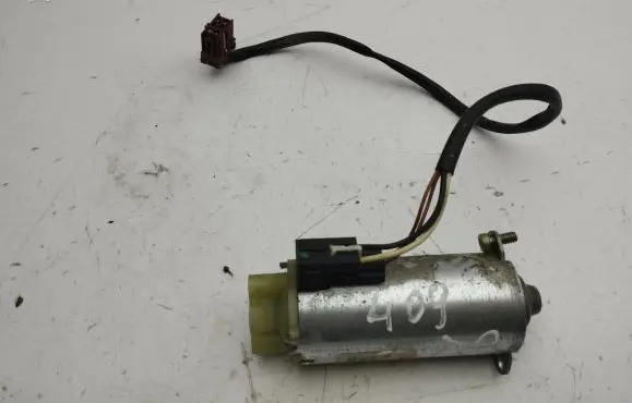 Mercedes-Benz S W220 Seat adjustment motor A2208205042