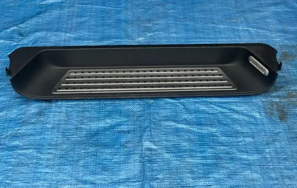 Volkswagen Multivan T5 Rear sill trim cover 7H5863725G 122006345