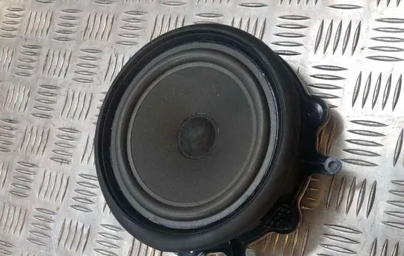 Audi A4 S4 B7 8E 8H Front door speaker 8E0035411