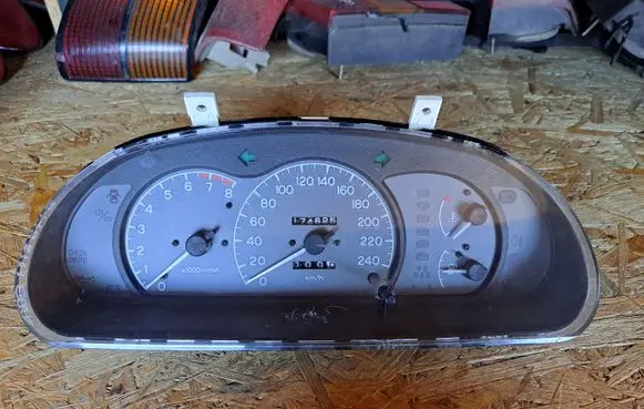 Mitsubishi Colt Speedometer (instrument cluster) MB899942 758580