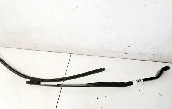Front wiper blade arm