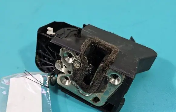 Dacia Sandero III Rear door lock 825020994RB IMPRK1451698