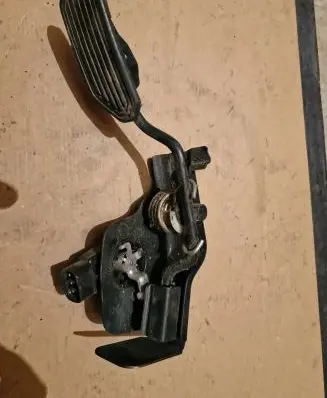 Toyota Avensis T250 Accelerator throttle pedal