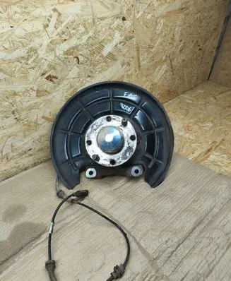 Rear wheel hub