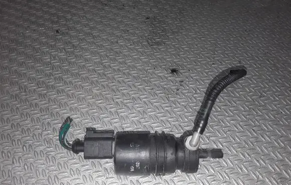 Volkswagen Jetta IV Windscreen/windshield washer pump 1J0973722