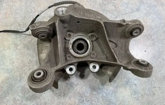 BMW i3 Rear wheel hub spindle/knuckle 6852161