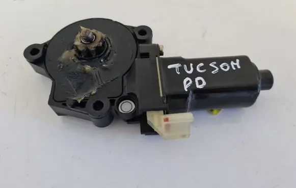 Hyundai Tucson JM Front door window regulator motor 824602E000