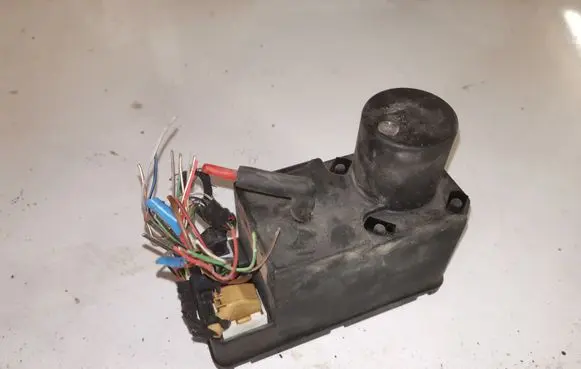 Audi A6 S6 C4 4A Central locking vacuum pump 4A0862257J