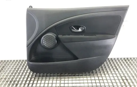 Renault Fluence Front door card panel trim