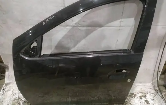 Dacia Sandero Front door JUODOS