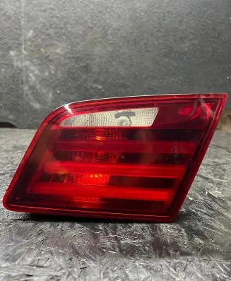 Tailgate rear/tail lights