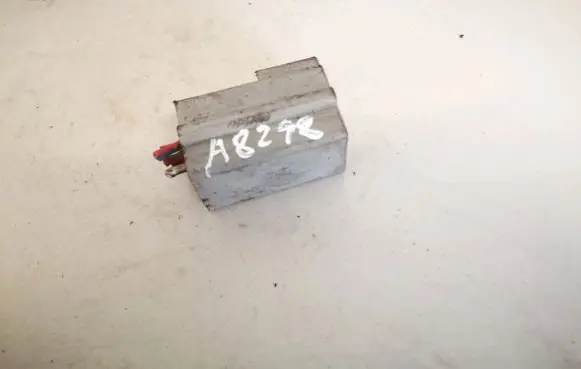 Opel Zafira B Coolant fan relay 13178656
