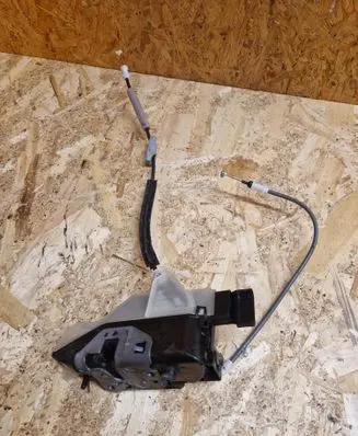 Peugeot 3008 II Front door lock 16942676