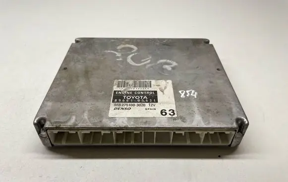 Toyota Avensis T250 Engine control unit/module 8966105631 2000BENZIN