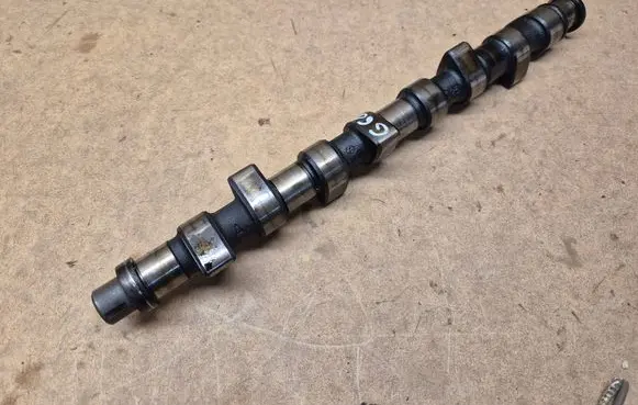 Volkswagen PASSAT B3 Camshaft 026109101A