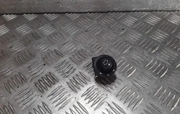 Wing mirror switch