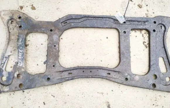 Chrysler Town & Country III Engine mounting bracket