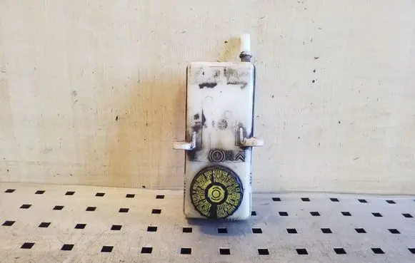 Brake fluid reservoir