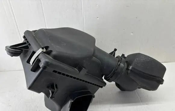 BMW 4 F32 F33 Air filter box 8601677