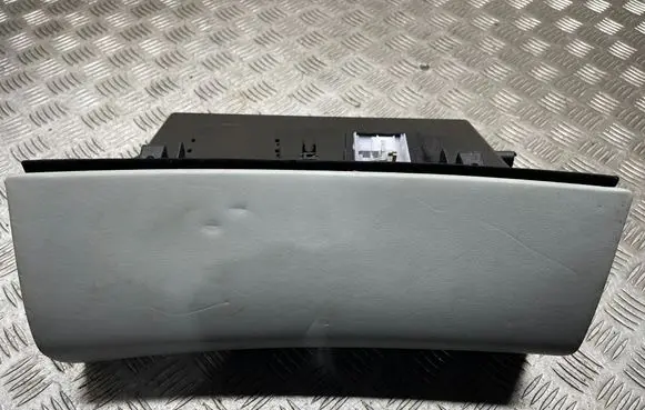 Glove box
